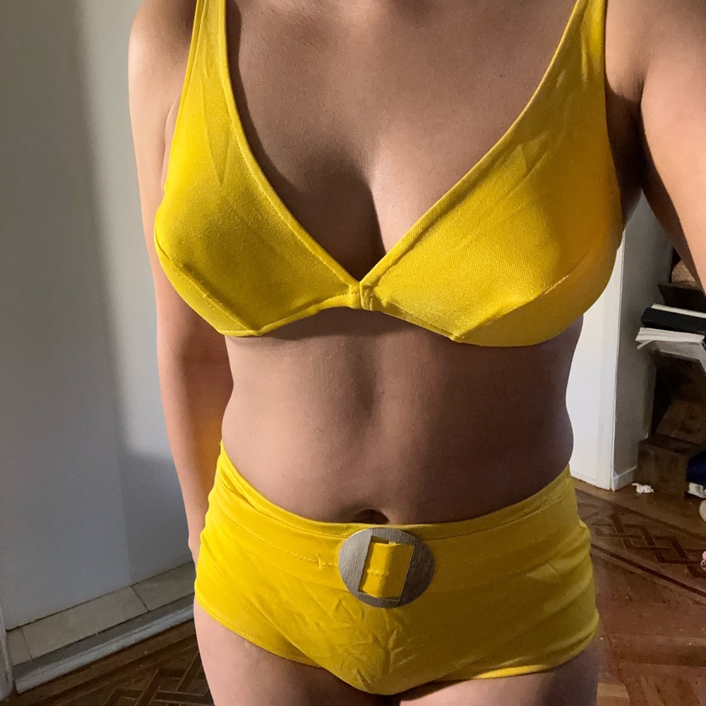 Vintage 70s yellow metallic bikini with belted bottom Bond girl style - Picture 2 of 3